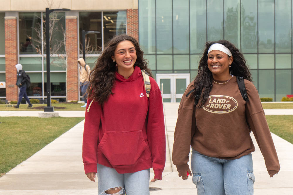 Alma students walking on campus